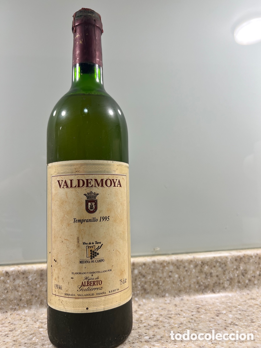 Collection of wines and liquors: Botella Vino Blanco VALDEMOYA Tempra&ntilde;illo 1995 Medina del Campo Se Aprecia precinto roto