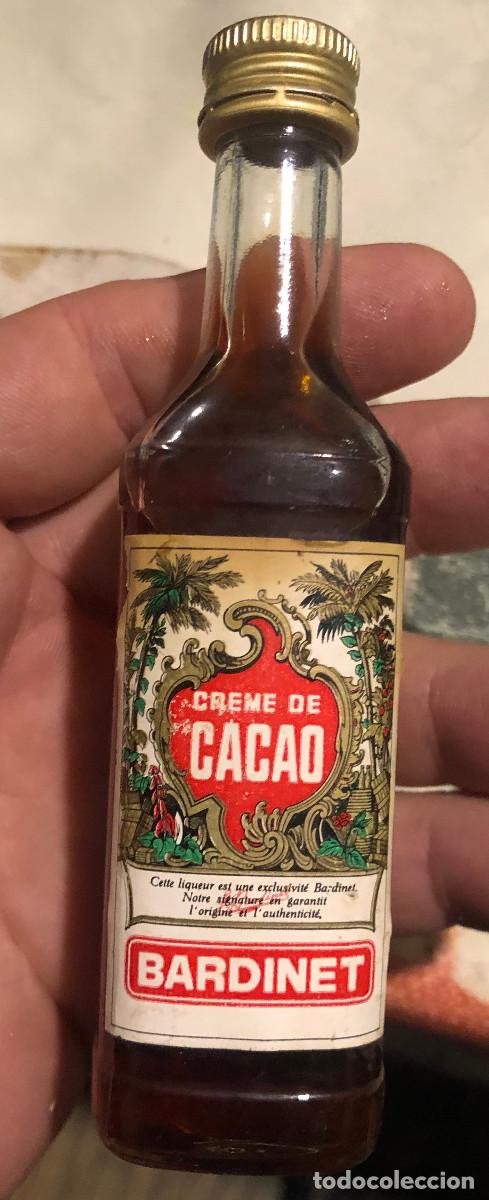 Coleccionismo de vinos y licores: Botellita o botell&iacute;n de crema de cacao Bardinet. Bordeaux, Francia. A&ntilde;os 70. Cerrada.