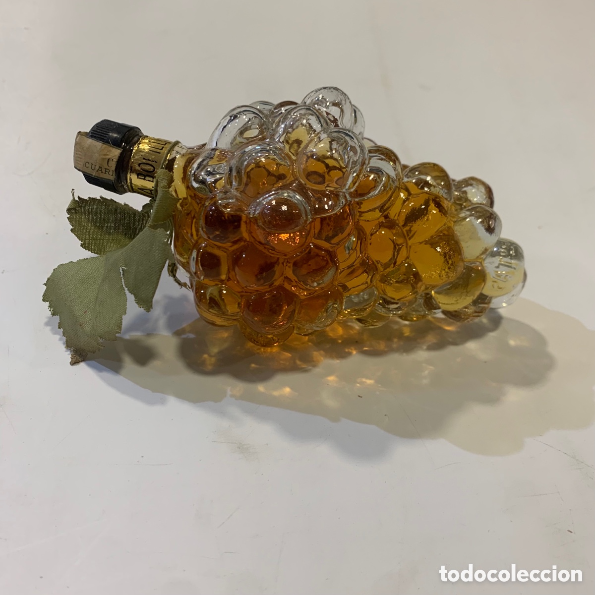 Collezionismo di vini e liquori: Antigua botella racimo de uvas brandy Bofill Badalona