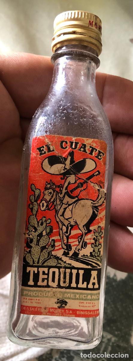 Coleccionismo de vinos y licores: Botellita o botell&iacute;n de tequila El Cuate. Destiler&iacute;as Morey, Mallorca. A&ntilde;os 70. Cerrada.