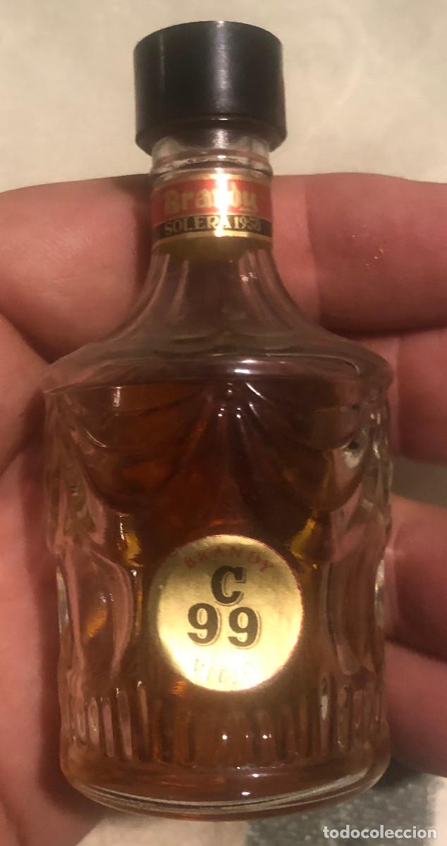 Coleccionismo de vinos y licores: Botellita o botell&iacute;n de brandy viejo C 99. Madrid. A&ntilde;os 70. Cerrada.