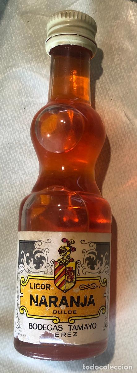Coleccionismo de vinos y licores: Botellita o botell&iacute;n de licor de naranja Tamayo. Jerez de la Frontera. A&ntilde;os 70. Cerrada.