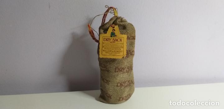 Coleccionismo de vinos y licores: Botellita, botellin de botellin de Dry Sack. sherry. en su envoltorio original.