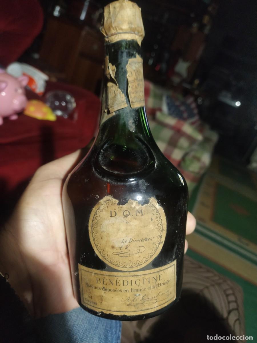 Coleccionismo de vinos y licores: DOM Benedictine . Botella Coleccionista ant. 1940...mide 21 cm alto . 43 Degres