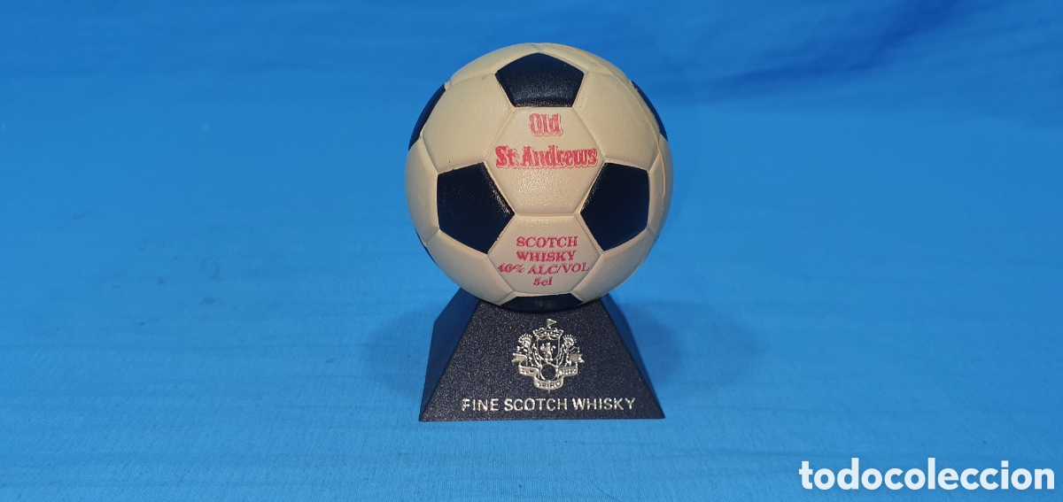Coleccionismo de vinos y licores: BOTELLIN BALON DE FUTBOL OLD ST ANDREWS SCOTCH WHISKY. SIN ABRIR