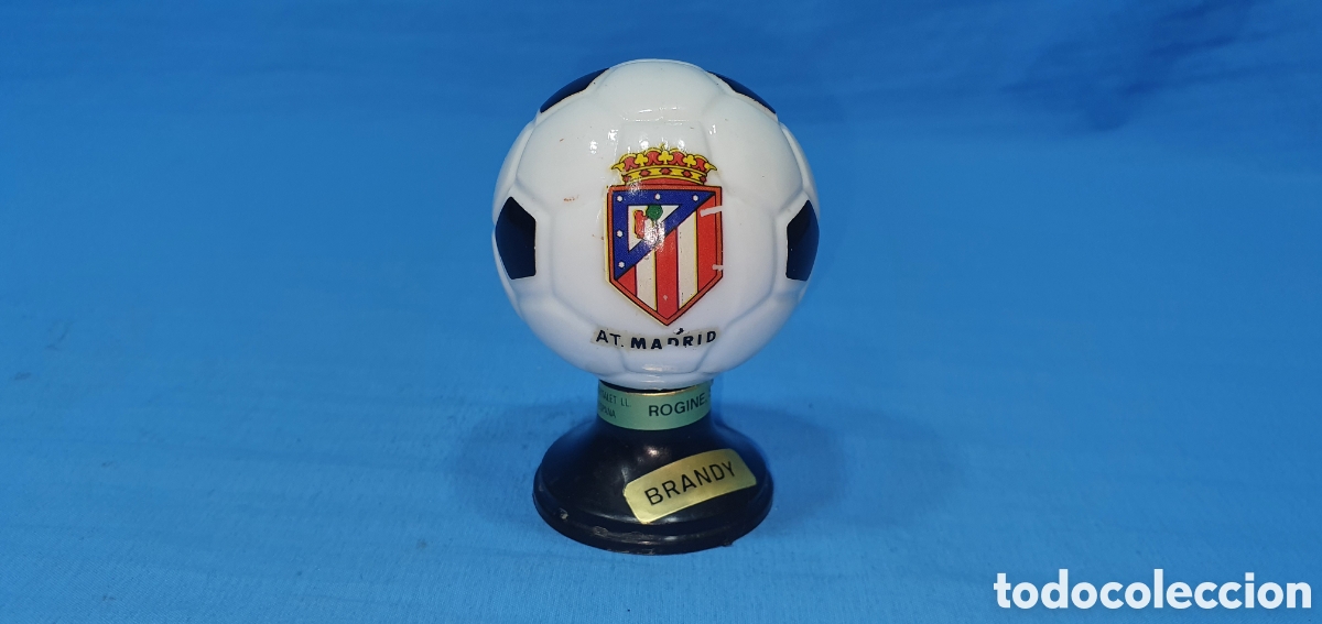 Coleccionismo de vinos y licores: BOTELLIN BALON ATL&Eacute;TICO DE MADRID, BRANDY, ROGINE. SIN ABRIR