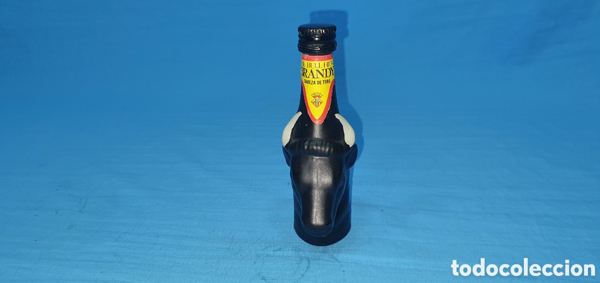 Coleccionismo de vinos y licores: BOTELLIN BULL HEAD, BRANDY CABEZA DE TORO. SIN ABRIR