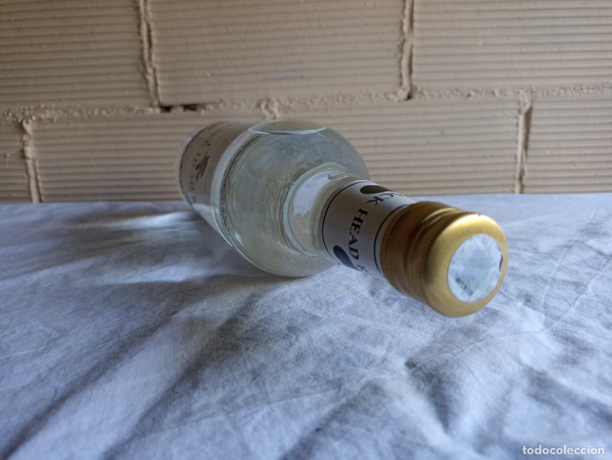 Coleccionismo de vinos y licores: Botella Black Head Rum - Foto 7