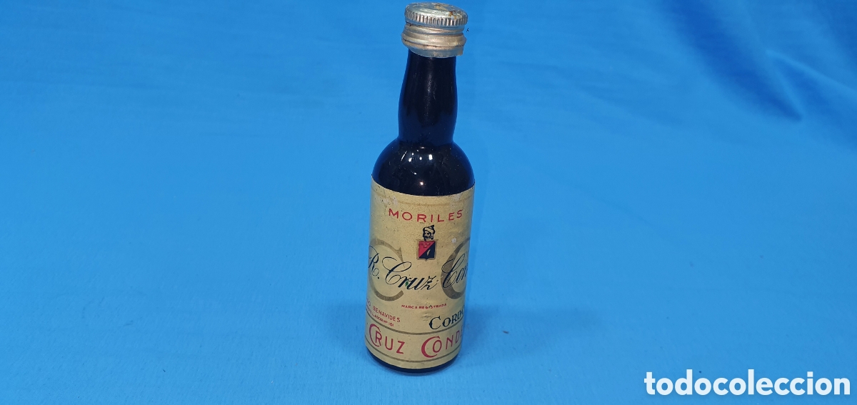 Coleccionismo de vinos y licores: BOTELLIN LICOR CRUZ CONDE MORILES, CORDOBA. SIN ABRIR
