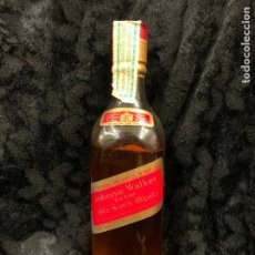 Coleccionismo de vinos y licores: ANTIGUA BOTELLA DE WHISKY JOHNNIE WALKER OLD SCOTCH WHISKY, RED LABEL, 70CL, 27CM