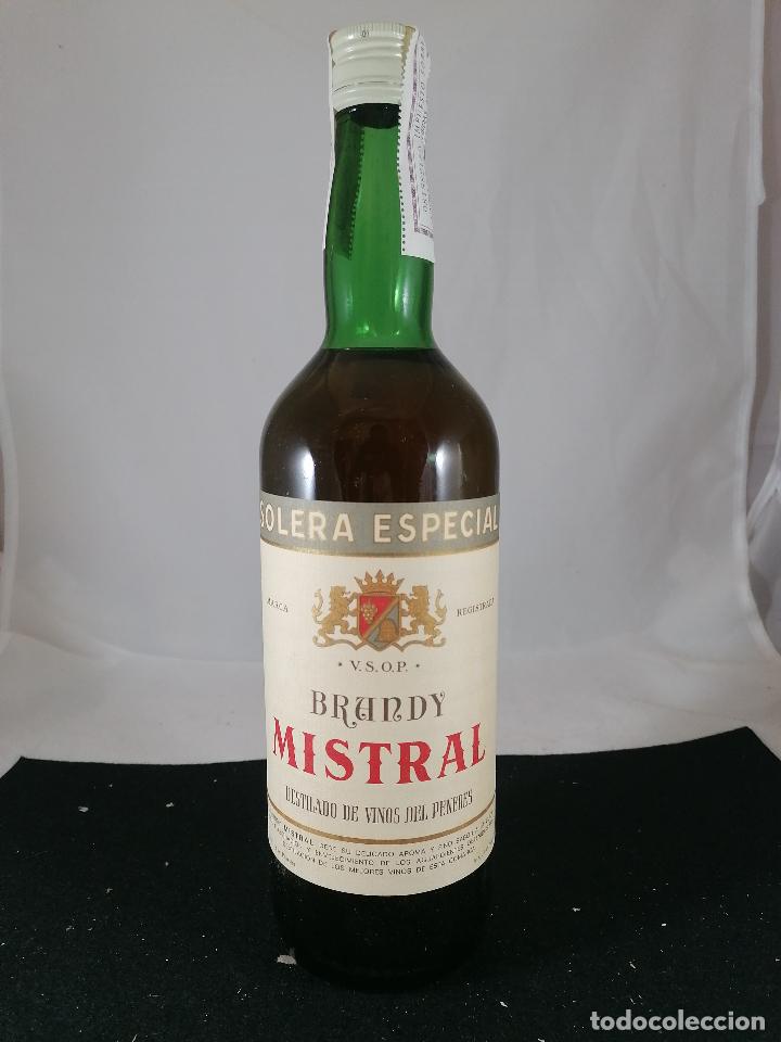 Colecionismo de vinhos e licores: BOTELLA BRANDY MISTRAL SOLERA ESPECIAL V.S.O.P. VINOS PENEDES TAPON BLANCO