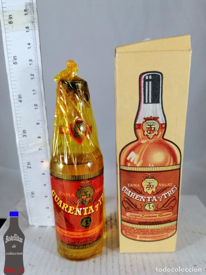 Coleccionismo de vinos y licores: BOTELLITA BOTELLIN LICOR 43 DIEGO ZAMORA CARTAGENA + CAJA