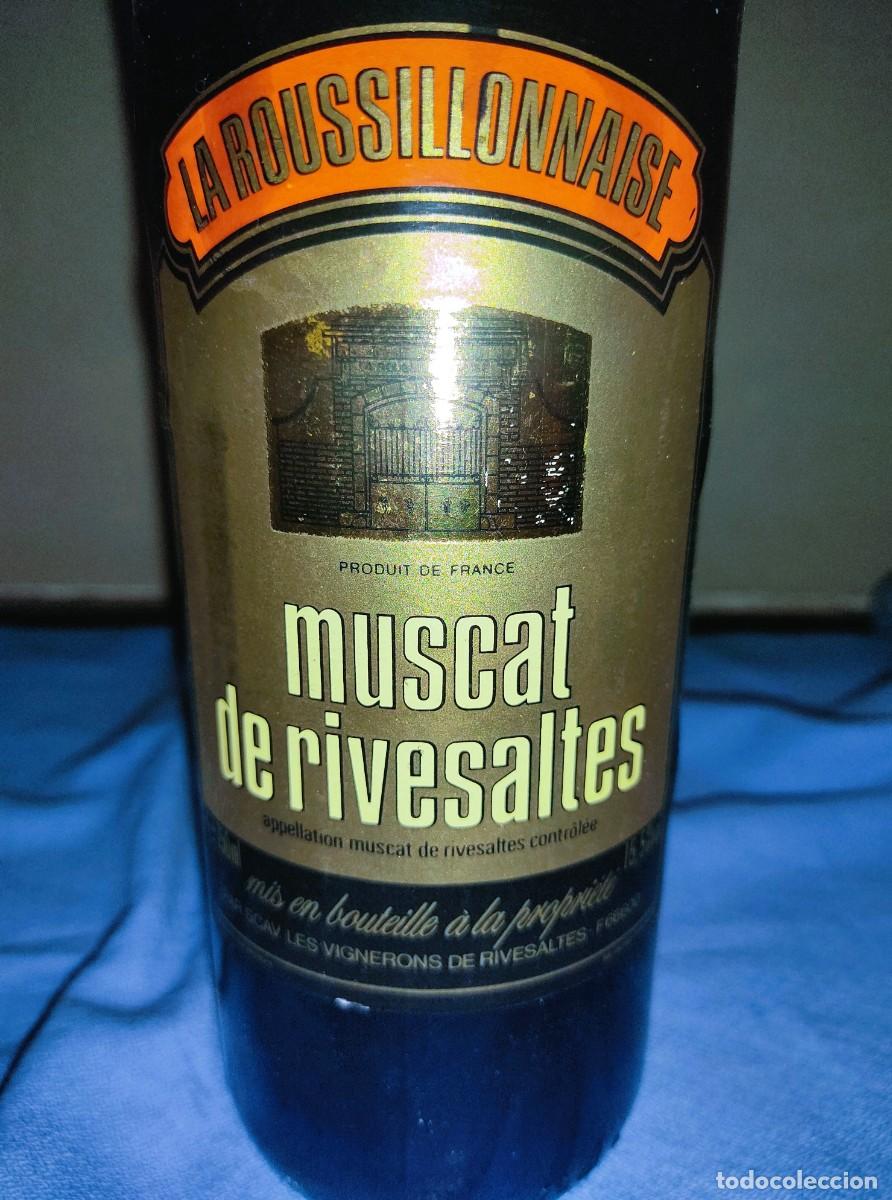 Coleccionismo de vinos y licores: ANTIGUA BOTELLA DE VINO FRANCES MUSCAT DE RIVESALTES LA ROUSSILLONNAISE PRECINTADA