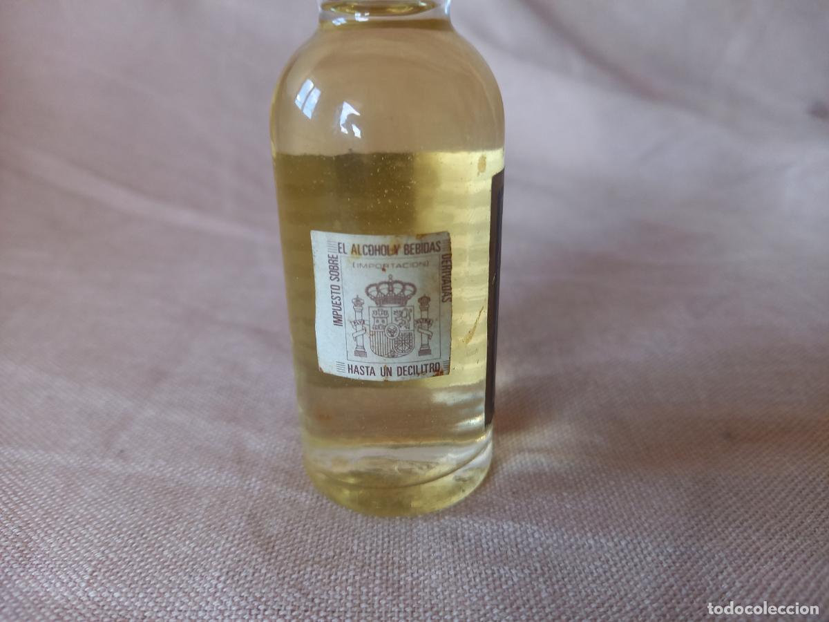 Coleccionismo de vinos y licores: Botella de chartreuse Francia - Foto 2