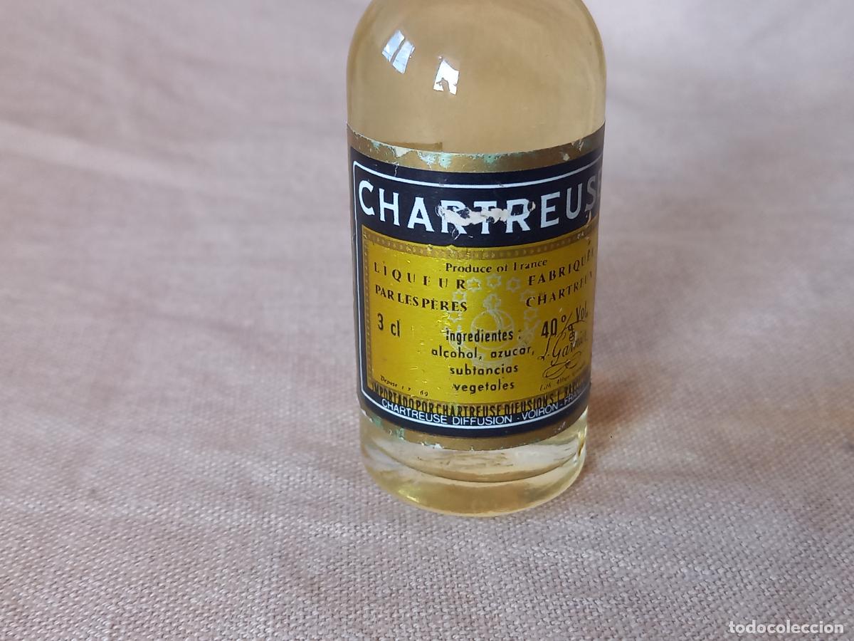 Coleccionismo de vinos y licores: Botella de chartreuse Francia - Foto 3