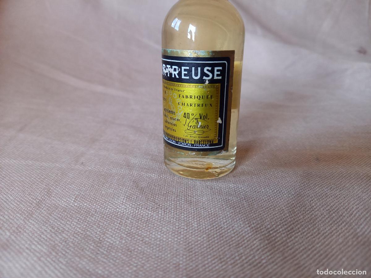 Coleccionismo de vinos y licores: Botella de chartreuse Francia - Foto 5