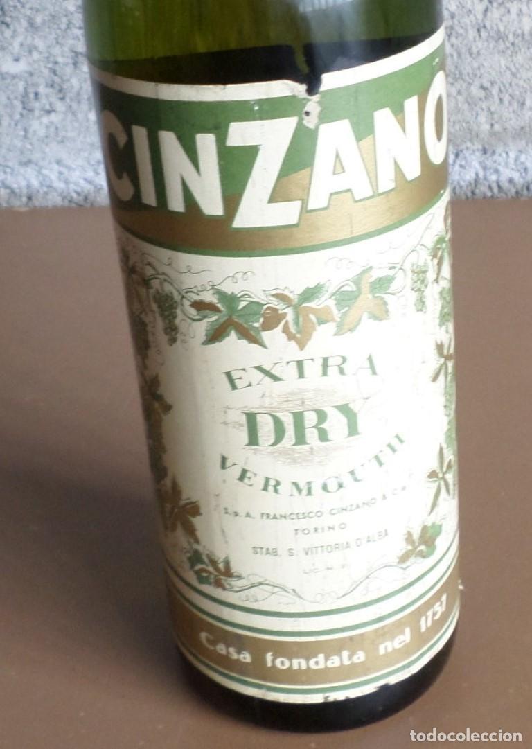 Coleccionismo de vinos y licores: CINZANO extra dry - Foto 2