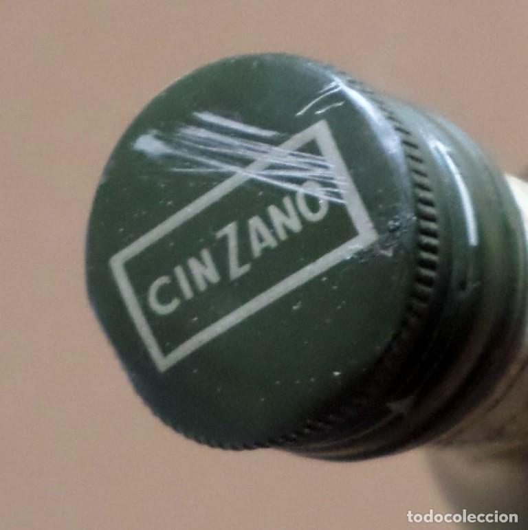 Coleccionismo de vinos y licores: CINZANO extra dry - Foto 3
