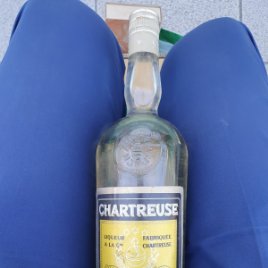 SALIDA 0.01€. Botella antigua Chartreuse sin abrir.