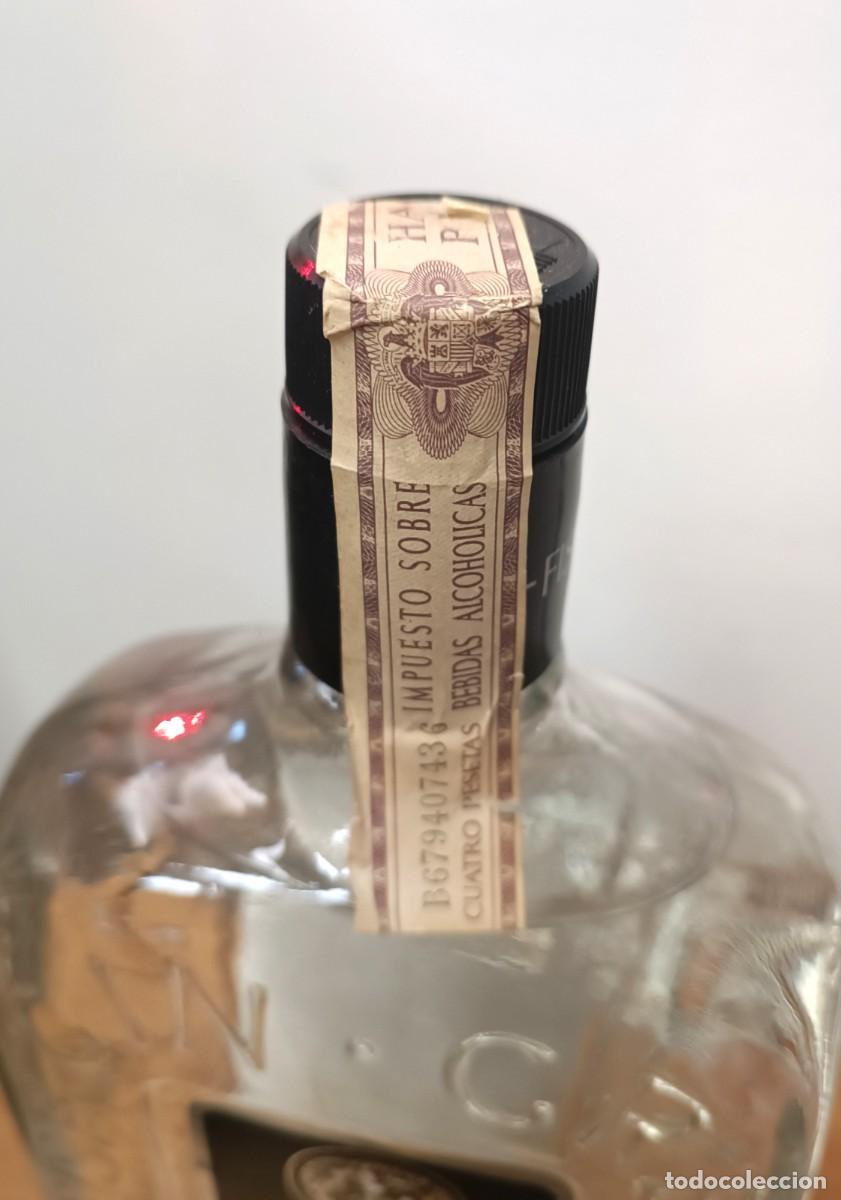 Coleccionismo de vinos y licores: Botella de Gin Green Fish - Foto 3