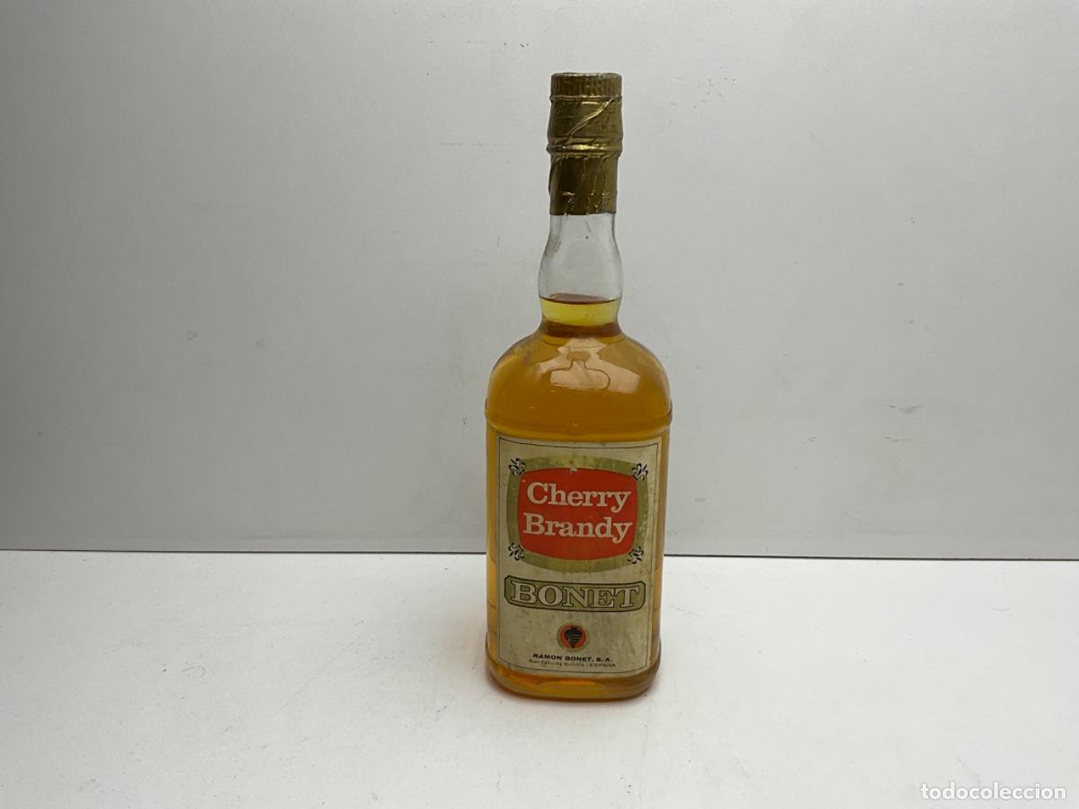 Collection of wines and liquors: ANTIGUA BOTELLA CHERRY BRANDY BONET - SAN FELIU DE GUIXOLS - DESTILERIA RAMON BONET , S.A.