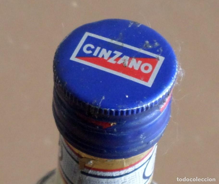 Coleccionismo de vinos y licores: Botella CINZANO blanco - 93 cl. - Foto 4