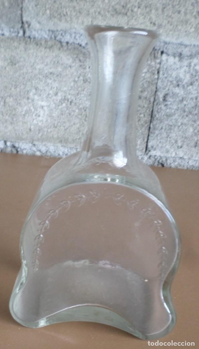 Coleccionismo de vinos y licores: Botella &ndash; licorera A. Roldan - Santander - Sin tap&oacute;n