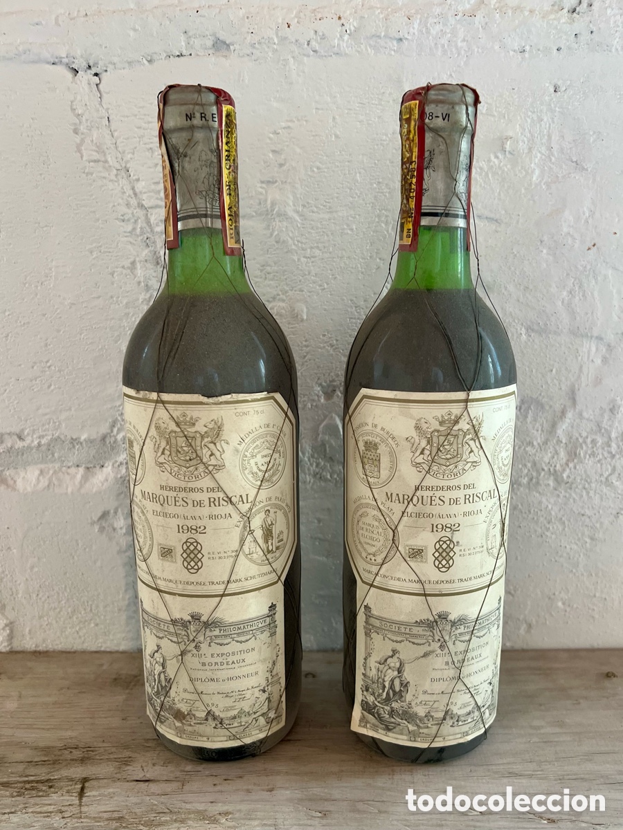 Coleccionismo de vinos y licores: 2 Botellas de vino tinto MARQUES DE RISCAL 1982
