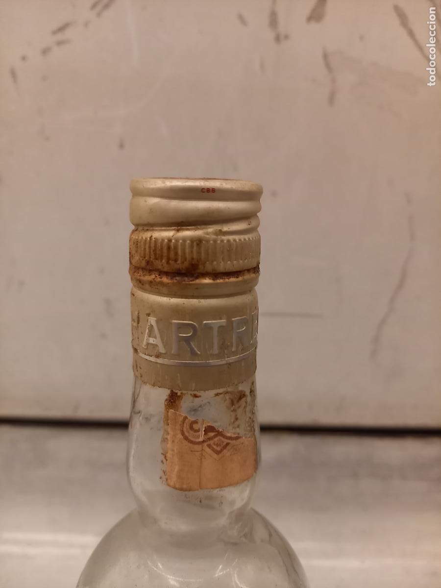 Coleccionismo de vinos y licores: Botella de chartreuse 1/2 litro - Foto 5