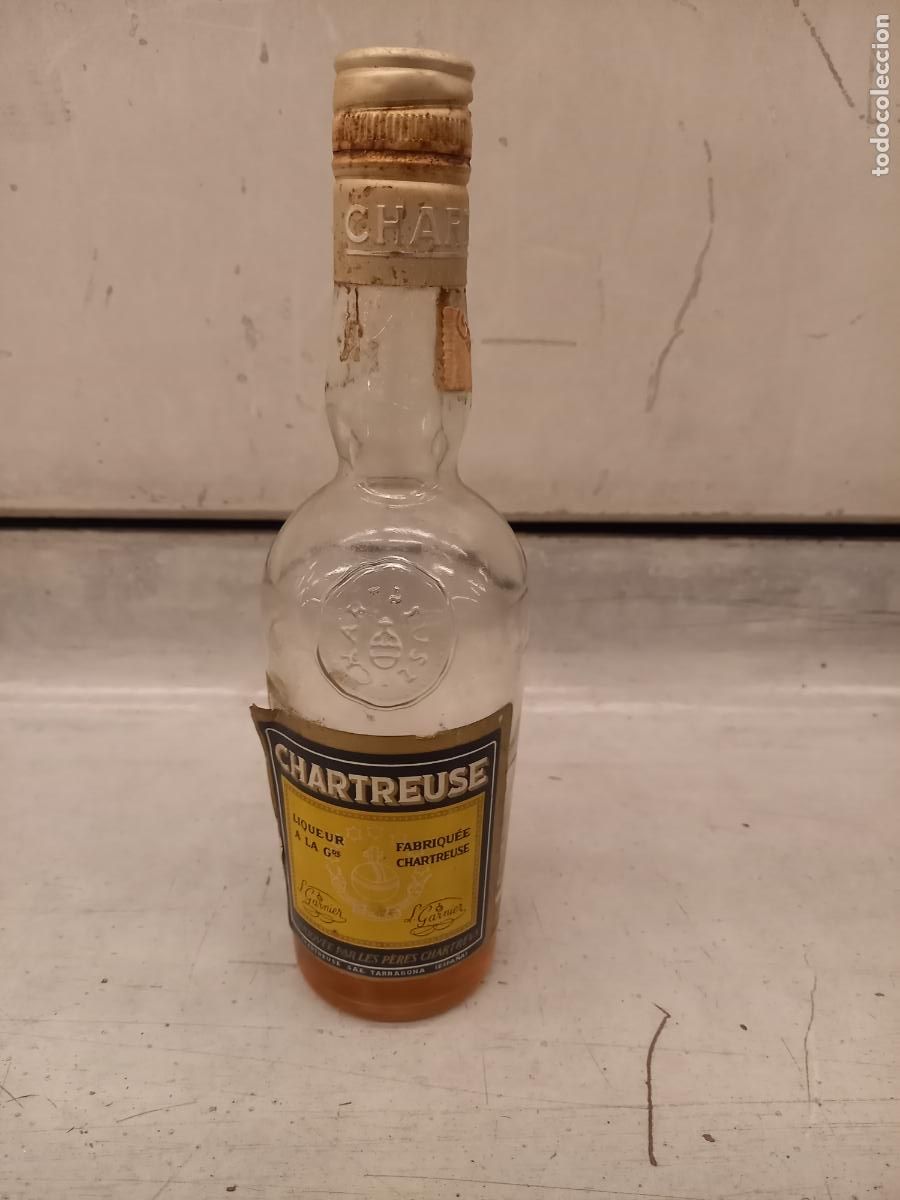 Coleccionismo de vinos y licores: Botella de chartreuse 1/2 litro - Foto 1