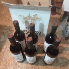 Coleccionismo de vinos y licores: ANTIGUA CAJA CON 6 BOTELLAS ALEJANDRO FERNÁNDEZ, DEHESA LA GRANJA 2001 LLENAS Y CERRADAS