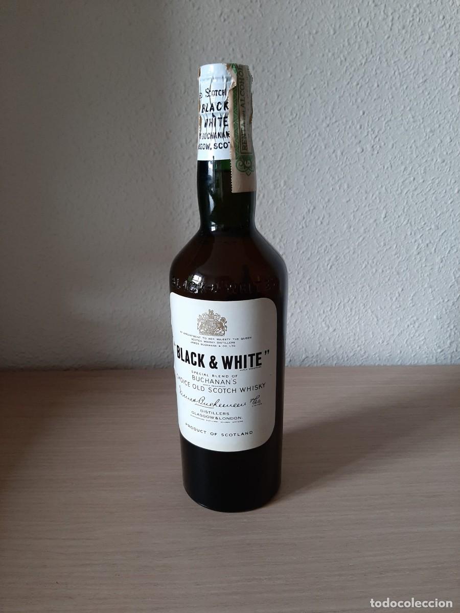 Coleccionismo de vinos y licores: whisky Black and White bastantes a&ntilde;os