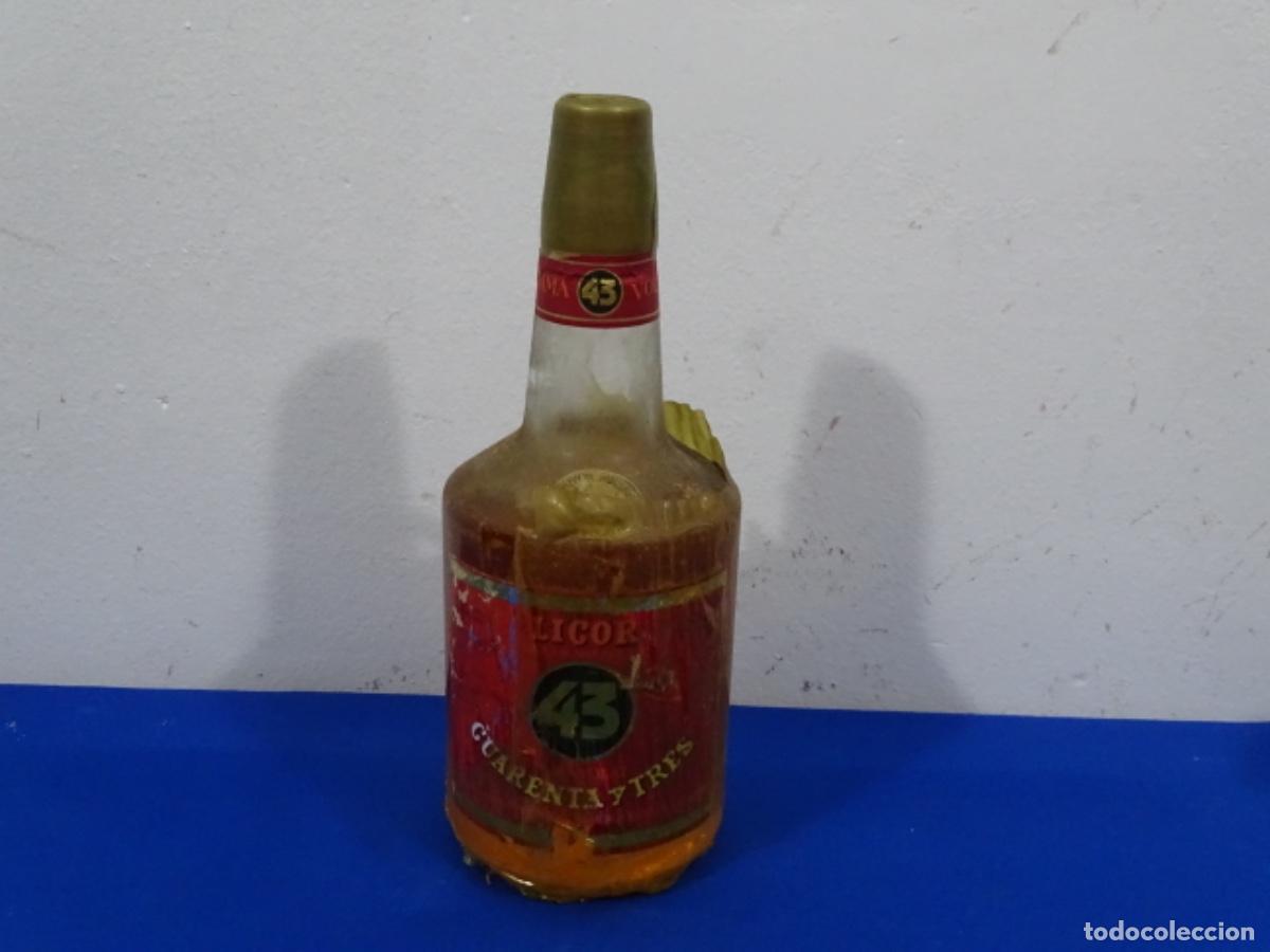 Coleccionismo de vinos y licores: ANTIGUA BOTELLA LICOR 43. A&Ntilde;OS 70.