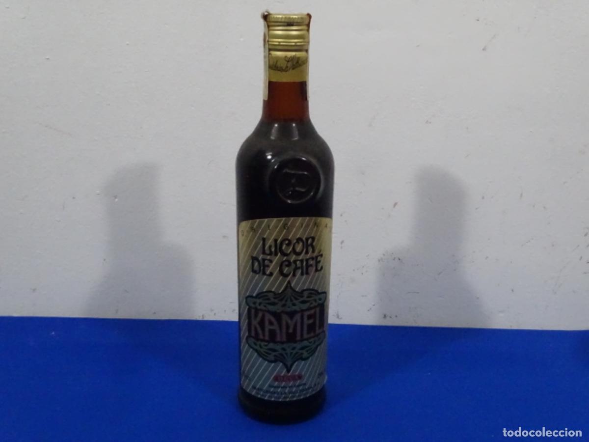 Coleccionismo de vinos y licores: ANTIGUA BOTELLA LICOR DE CAF&Eacute; KAMEL. A&Ntilde;OS 70.