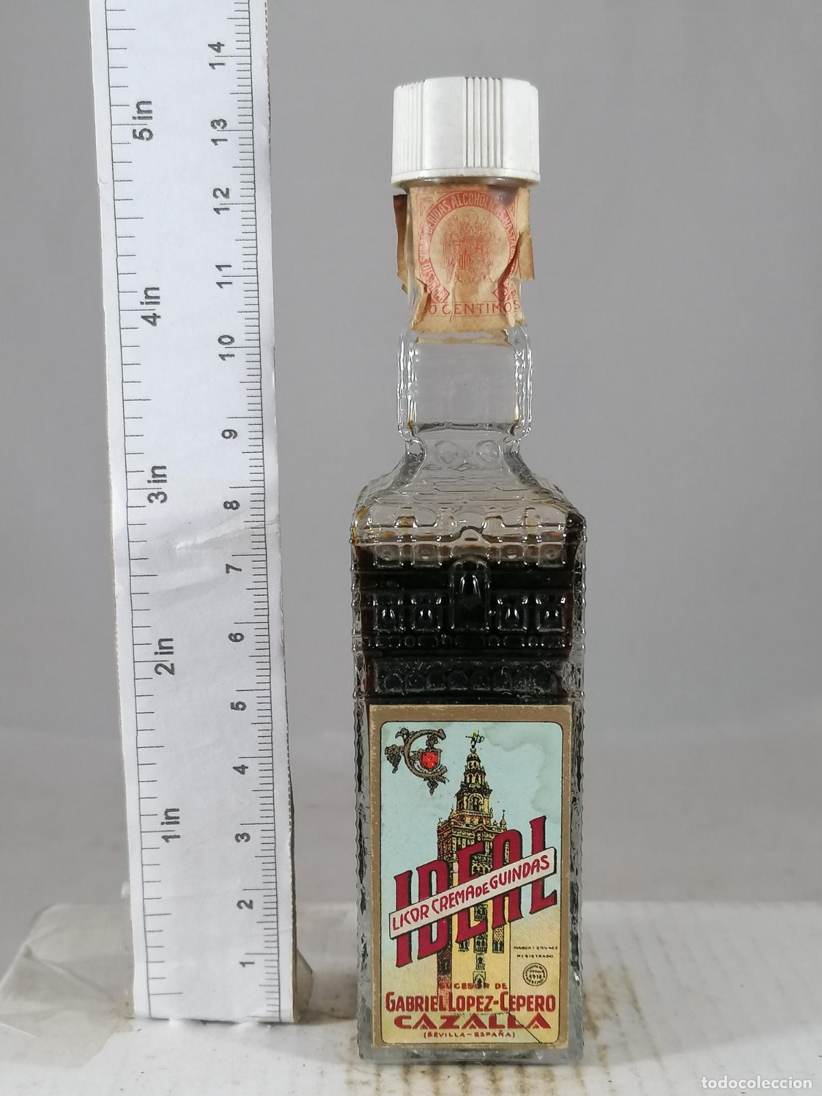 Coleccionismo de vinos y licores: BOTELLITA BOTELLIN LICOR DE GUINDAS IDEAL GABRIEL LOPEZ CEPERO CAZALLA DE LA SIERRA