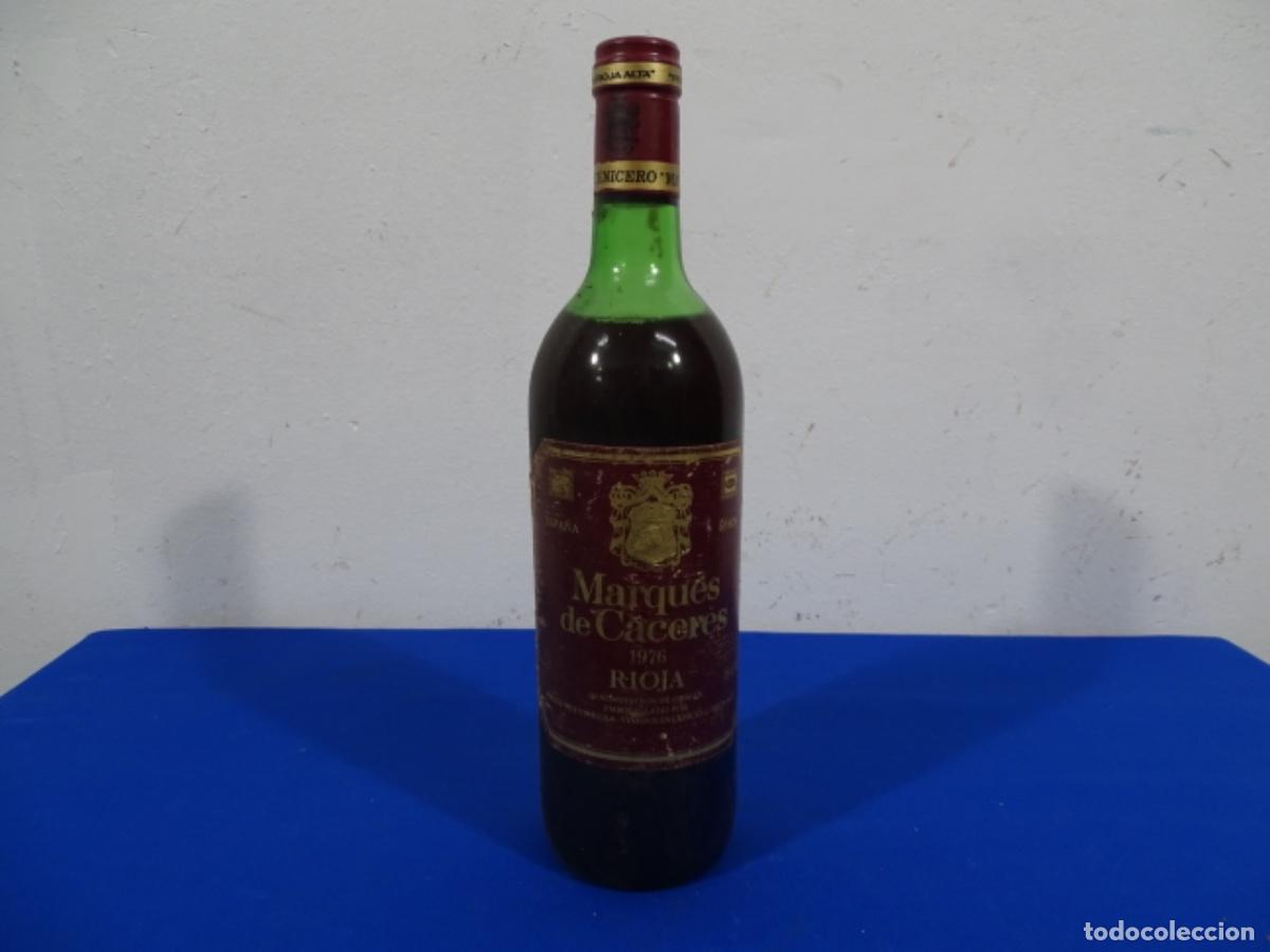 Collection of wines and liquors: VINO RIOJA MARQUES DE C&Aacute;CERES 1976.