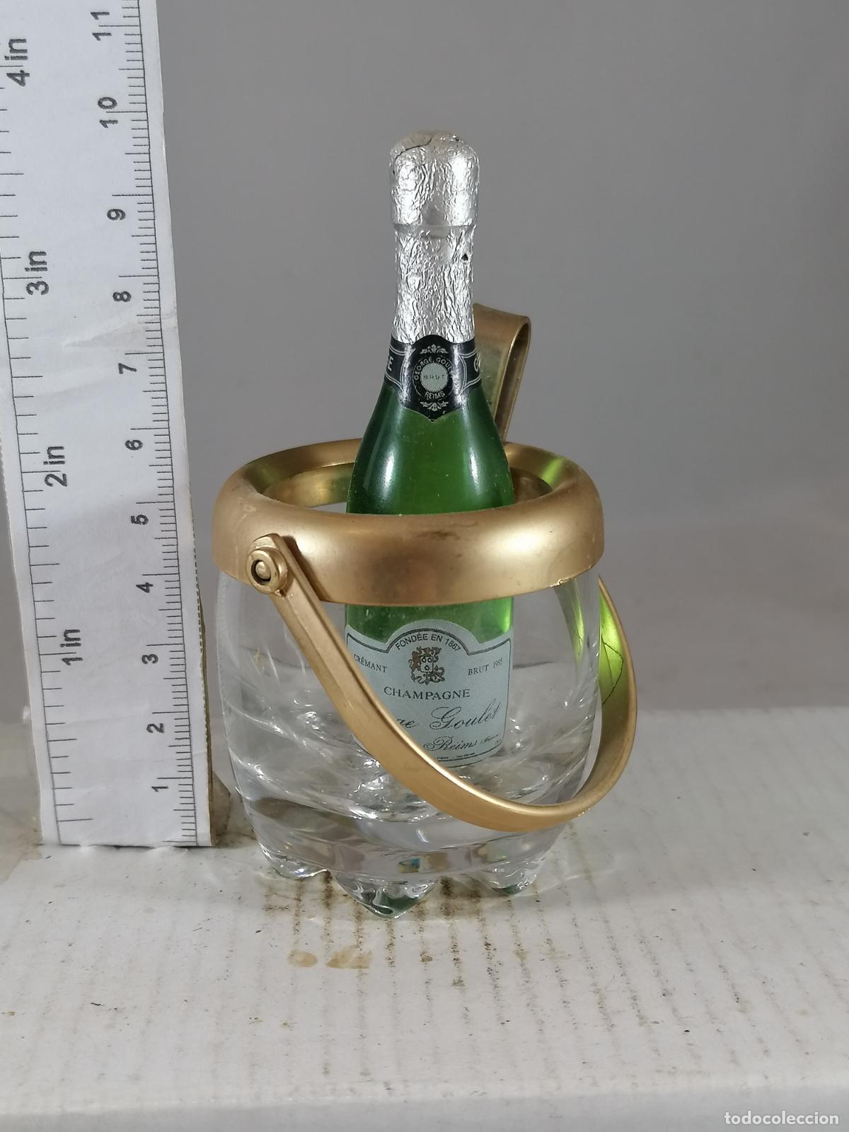 Sammlung von Weinen und Lik&ouml;ren: BOTELLITA BOTELLIN CHAMPAGNERA CHAMPAGNE CON BOTELLITA Y PICAHIELOS GOULER