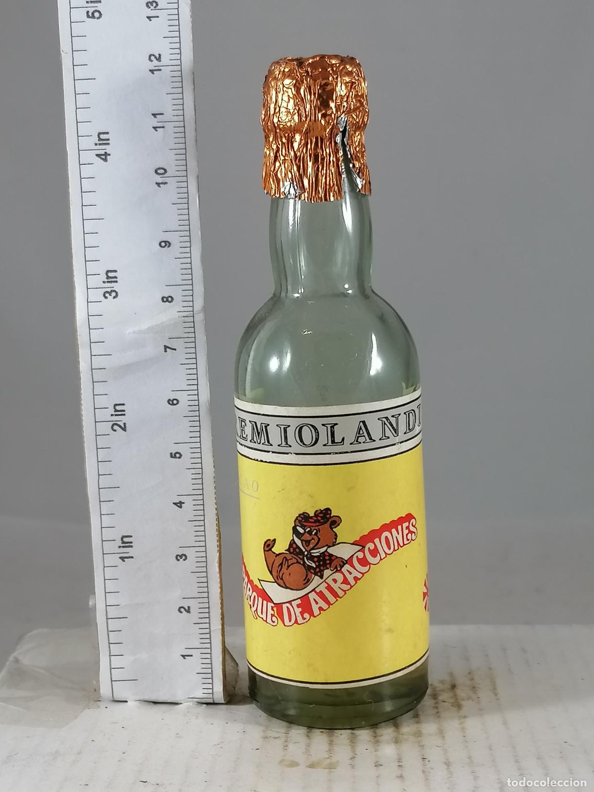 Sammlung von Weinen und Lik&ouml;ren: BOTELLITA BOTELLIN CACAO PREMIOLANDA PARQIE DE ATRACCIONES