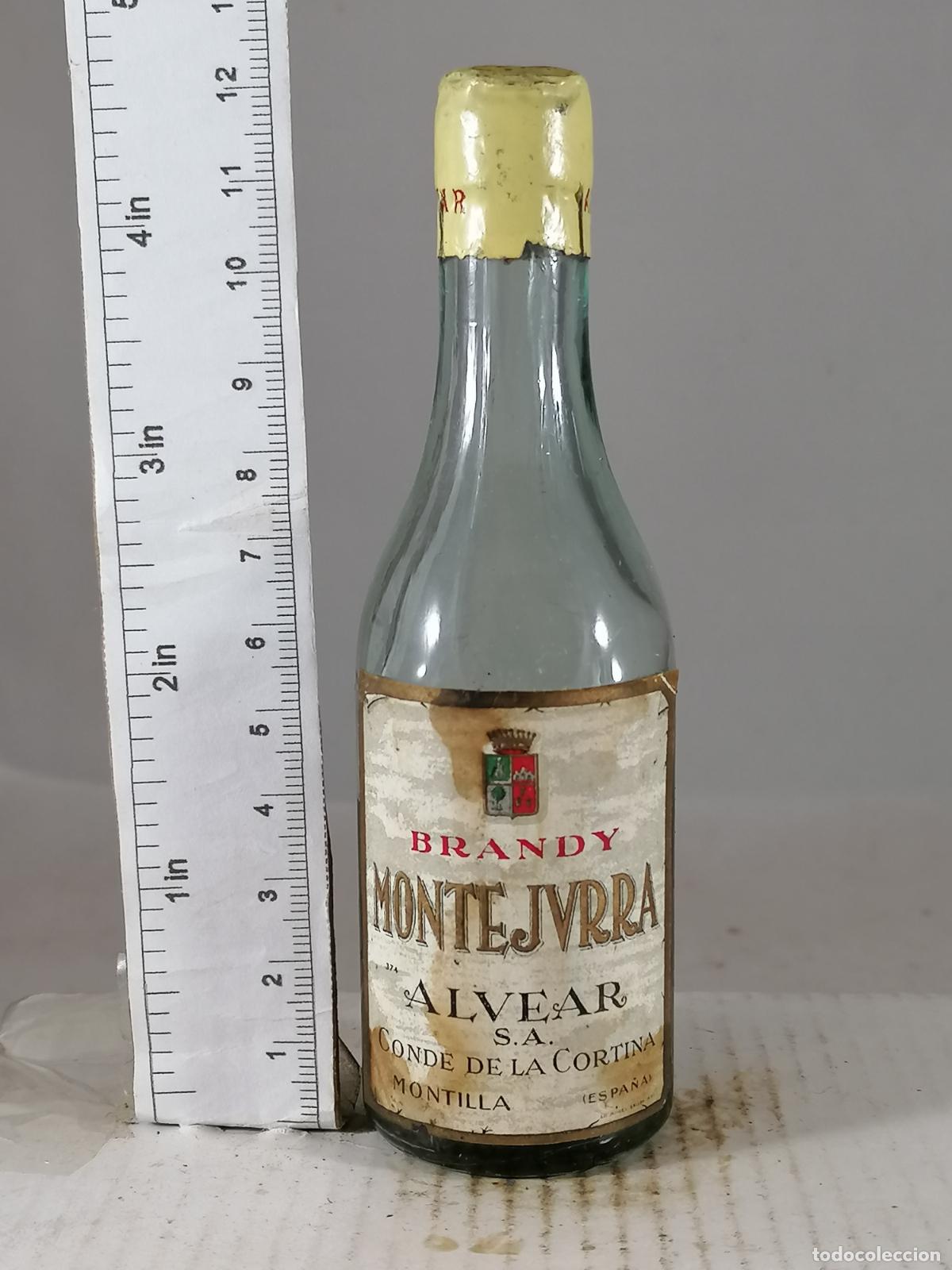 Coleccionismo de vinos y licores: BOTELLITA BOTELLIN BRANDY MONTEJURRA ALVEAR CONDE DE LA CORTINA