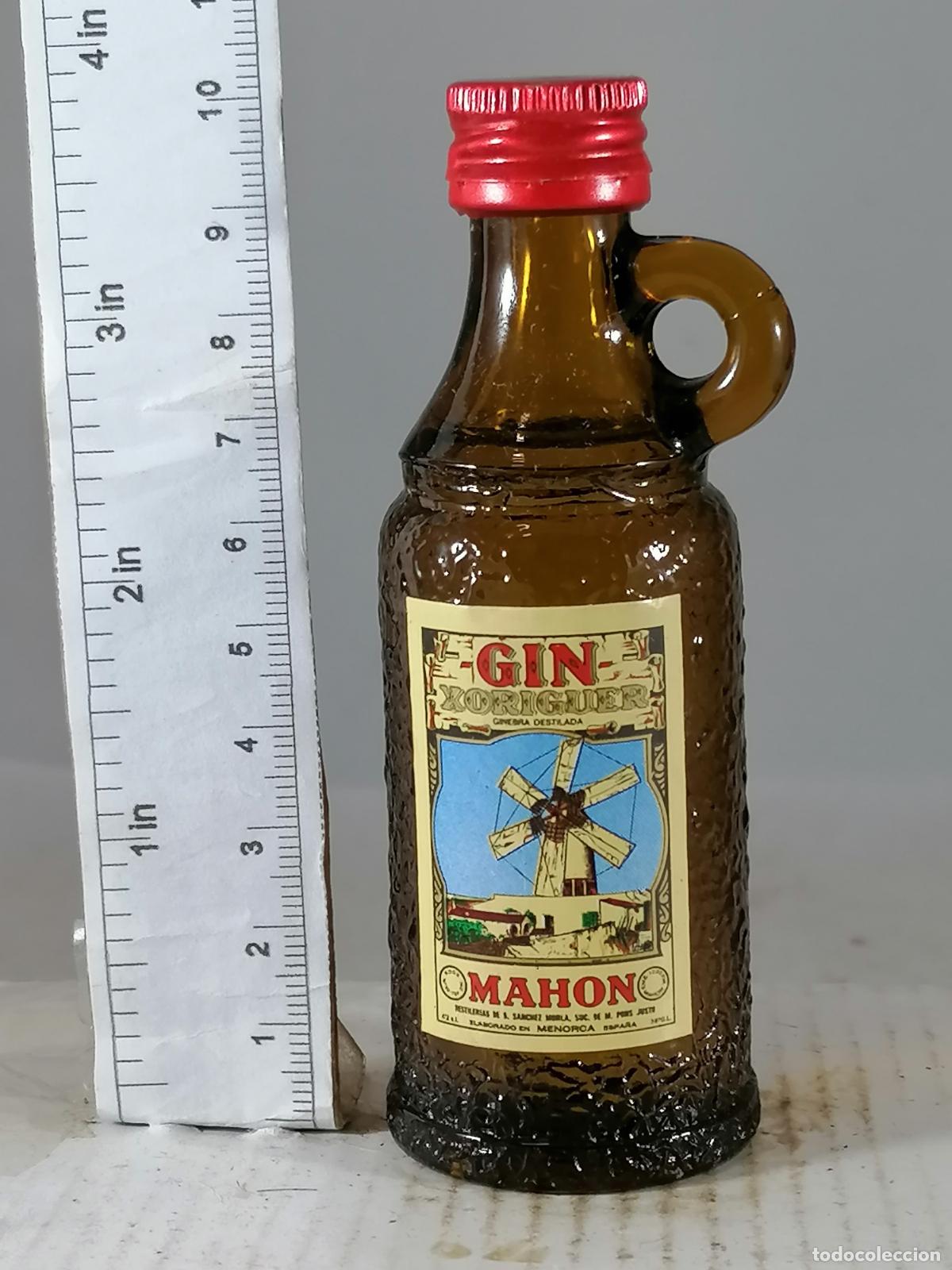 Sammlung von Weinen und Lik&ouml;ren: BOTELLITA BOTELLIN GIN XORIGUER MAHON M PONS JUSTO MENORCA