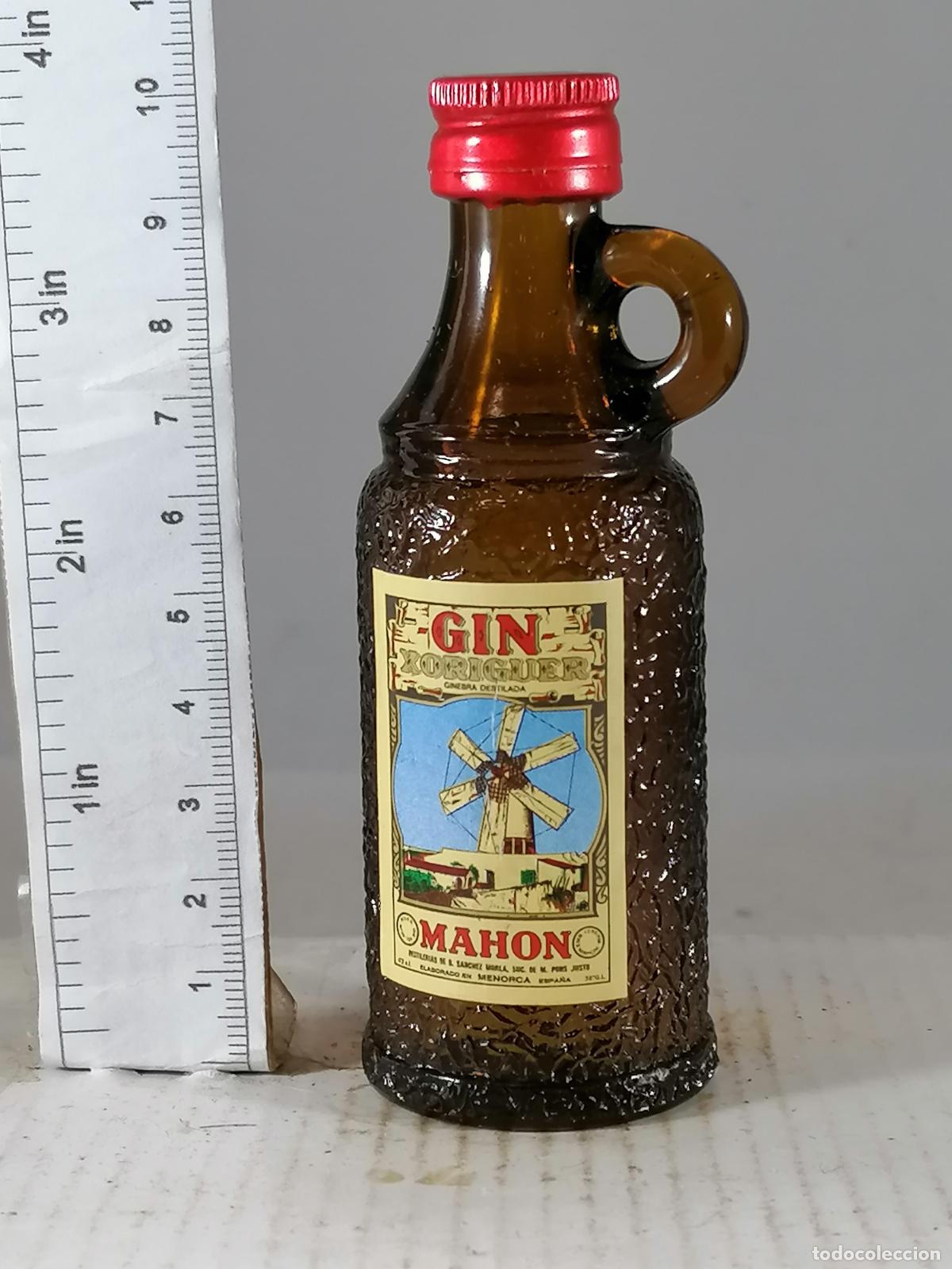 Sammlung von Weinen und Lik&ouml;ren: BOTELLITA BOTELLIN GIN XORIGUER MAHON M PONS JUSTO MENORCA