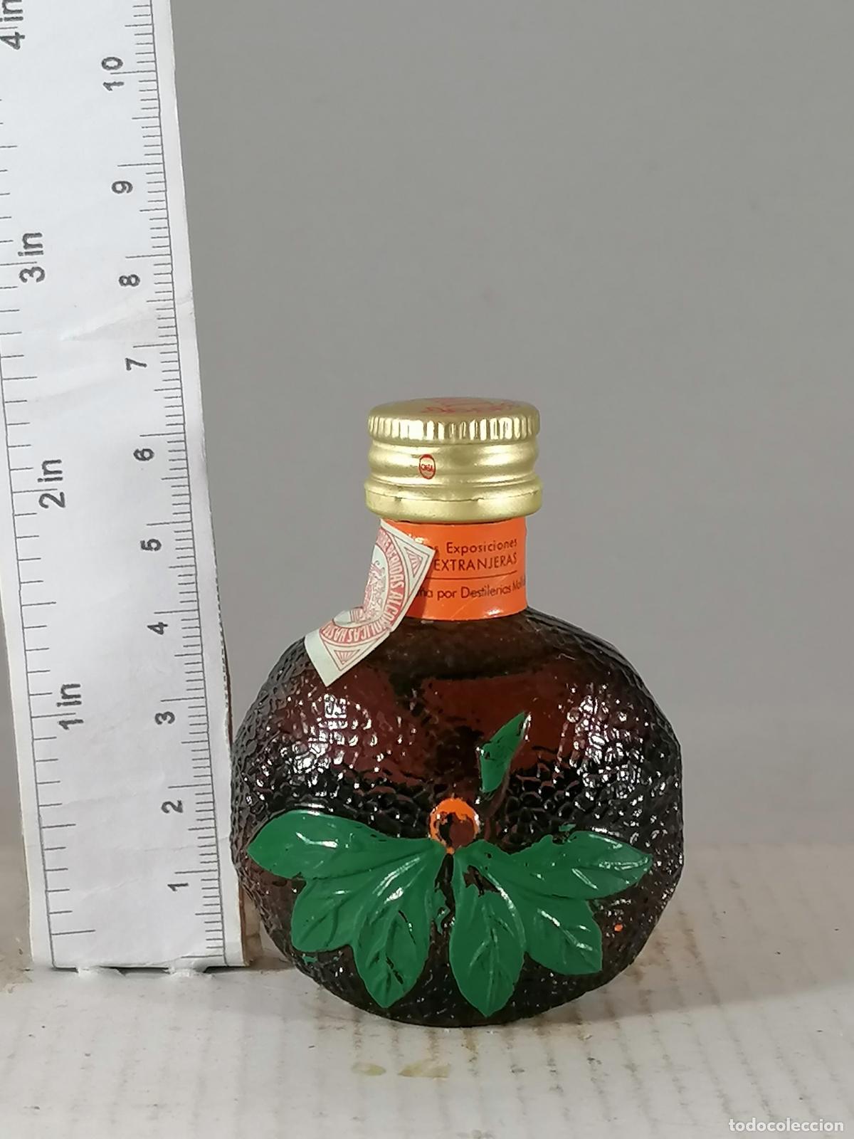 Sammlung von Weinen und Lik&ouml;ren: BOTELLITA BOTELLIN MANDARINA MOLLFULLEDA ARENYS DE MAR