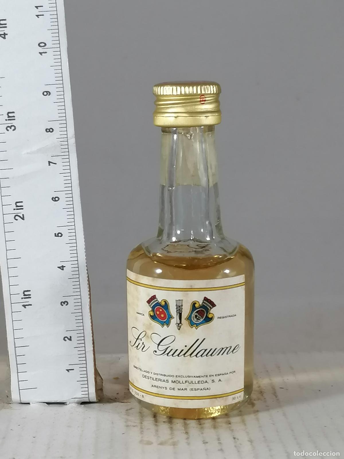 Sammlung von Weinen und Lik&ouml;ren: BOTELLITA BOTELLIN SIR GUILLAUME DESTILERIAS MOLLFULLEDA ARENYS DE MAR