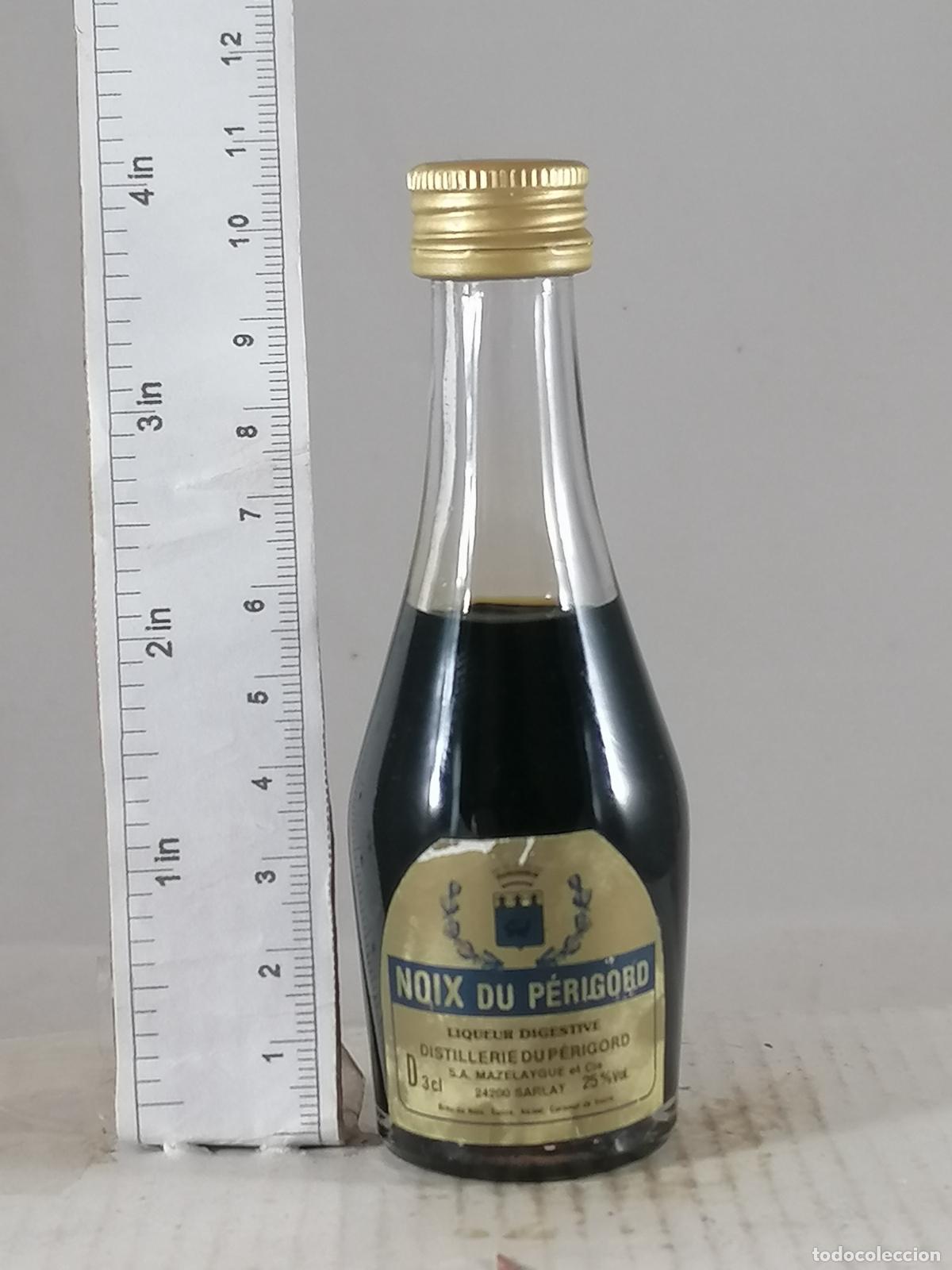 Collection of wines and liquors: BOTELLITA BOTELLIN NOIX DU PERIGORD DISTILLERIE DU PERIGORD SARLAT FRANCE