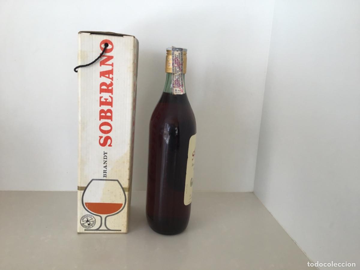Coleccionismo de vinos y licores: Botella Brandy Soberano con caja - Foto 3
