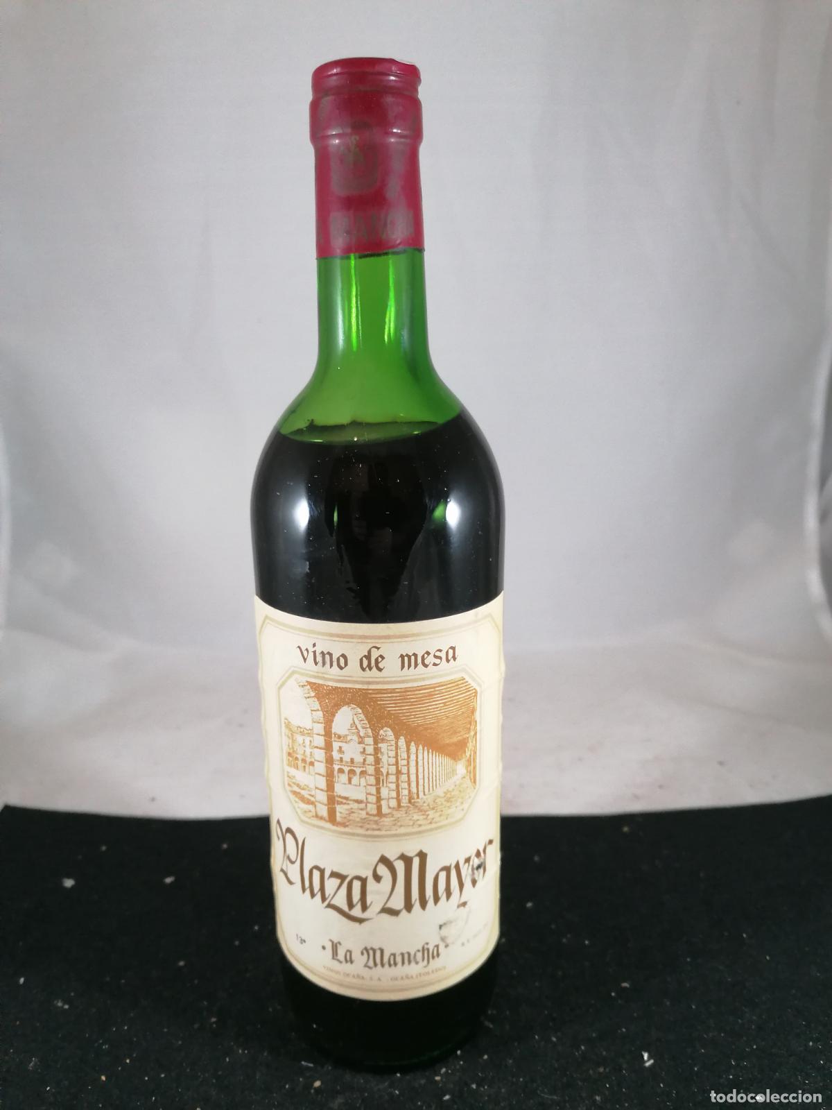 Collection of wines and liquors: BOTELLA VINO DE MESA PLAZA MAYOR VINOS OCA&Ntilde;A LA MANCHA