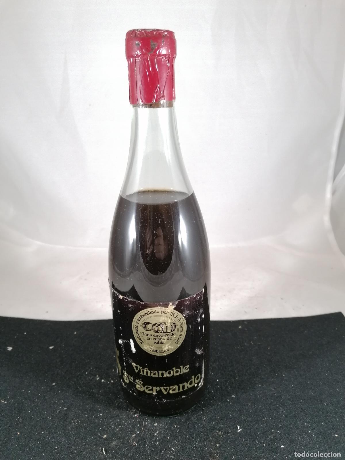 Sammlung von Weinen und Lik&ouml;ren: BOTELLA VINO VI&Ntilde;ANOBLE SAN SERVANDO ENVEJECIDO EN CUBAS DE ROBLE MDR RUM NOBLEJAS TOLEDO LA MANCHA