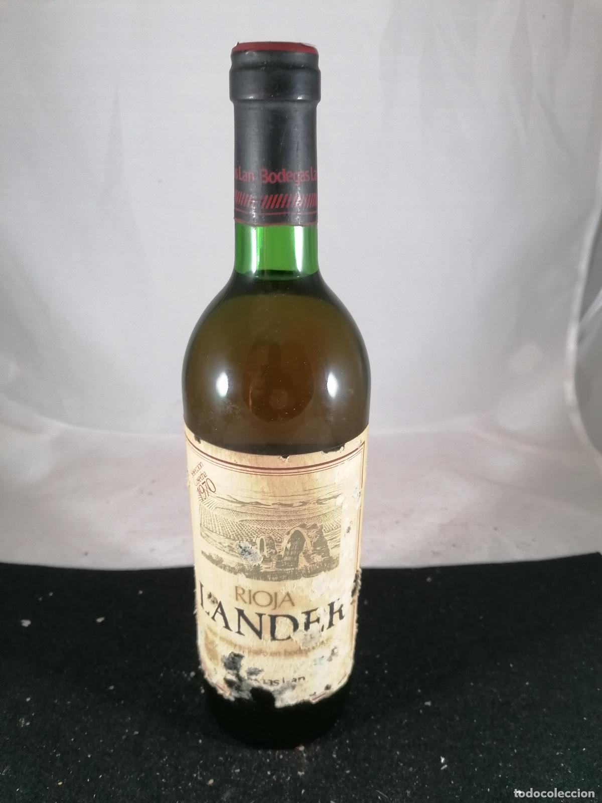Collection of wines and liquors: BOTELLA VINO RIOJA 1970 BODEGAS LAN RIOJA