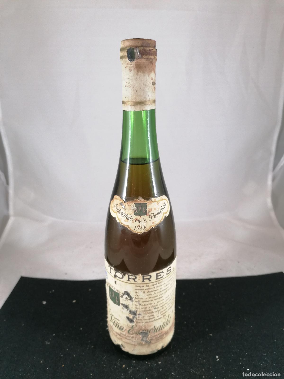Collection of wines and liquors: BOTELLA VINO VI&Ntilde;A ESMERALDA 1982 MIGUEL TORRES VILAFRANCA DEL PENEDES