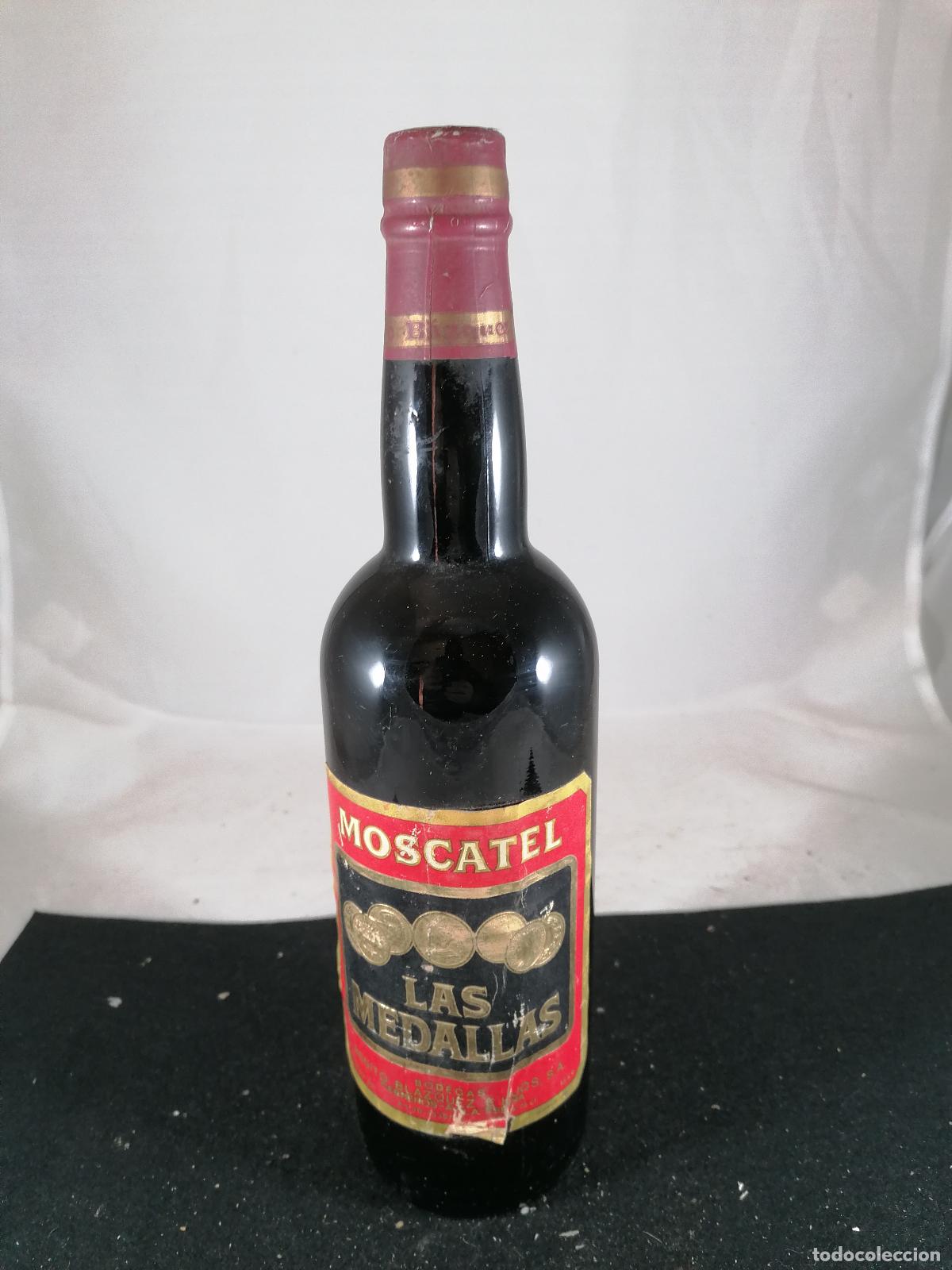 Sammlung von Weinen und Lik&ouml;ren: BOTELLA VINO MOSCATEL LAS MEDALLAS BODEGAS BENITO BLAZQUEZ CEBREROS AVILA